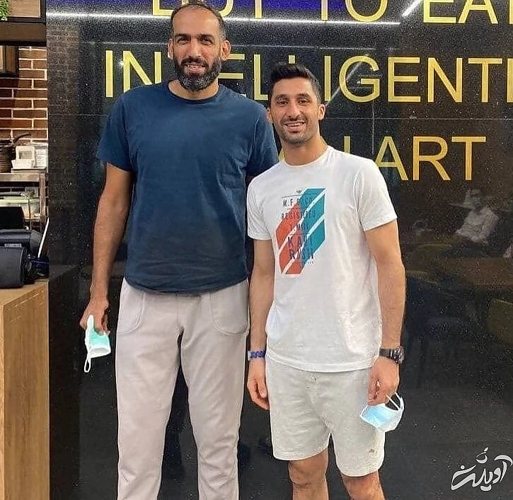 دیدار دروازه‌بان استقلال با ستاره بسکتبال ایران/عکس